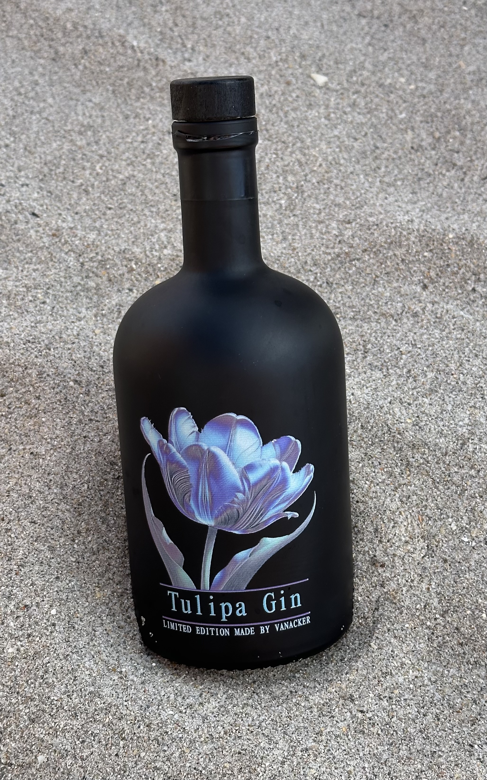 BOÎTE AVEC 6 BOUTEILLES TULIPA GIN 500 ml